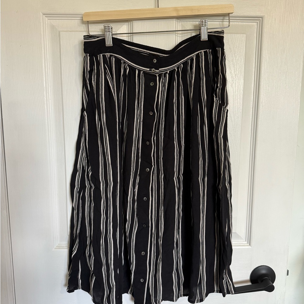 Forever 21 Black and White Button-Down Midi Skirt